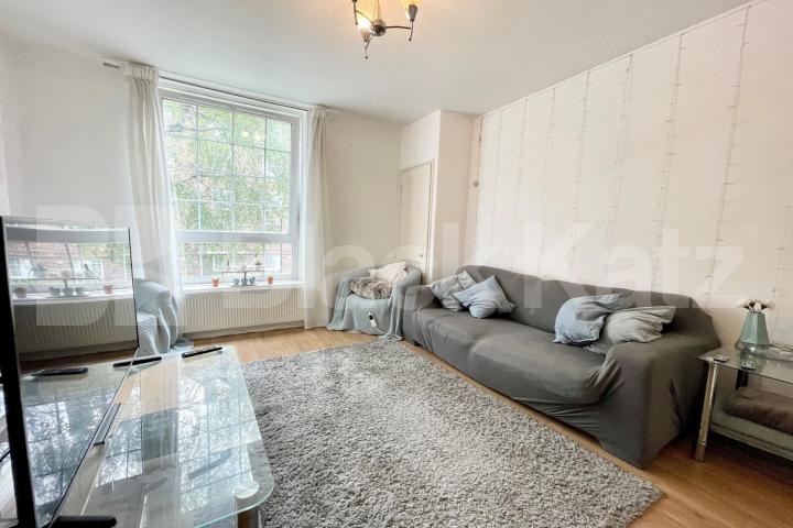 Superbly located to either London Bridge or Borough  Long Lane , Borough / London Bridge